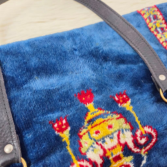 Vintage 60s 70s Carpet Bag blue tapestry kilim large foldover fringe French - Picture 7 of 14